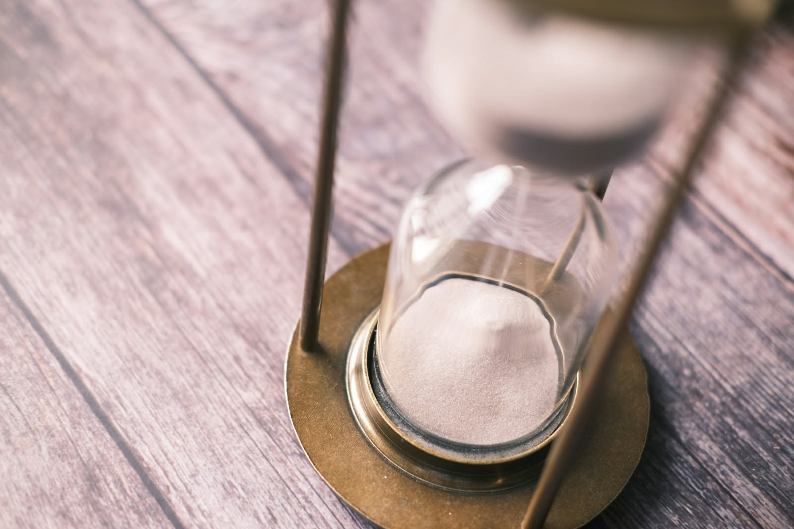 Un giorno nel Medioevo: ritmi, igiene e la vera percezione del tempo prima degli orologi