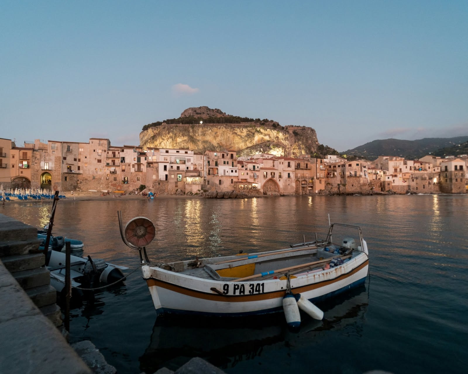 Tempeste, naufragi e memorie: la storia mai raccontata dei pescatori cefaludesi