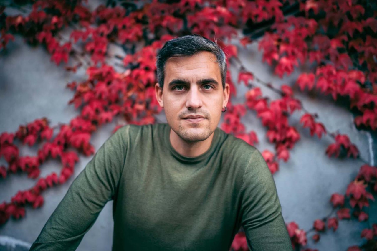 La resistente: il nuovo romanzo di Mattia Bertoldi