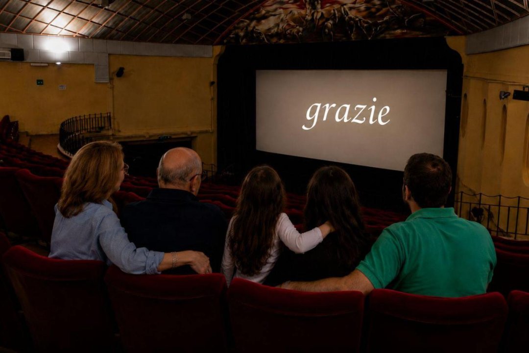 Cefalù saluta il cinema Astro: "grazie" è la parola che resta sullo schermo, ma chi sta ringraziando chi?
