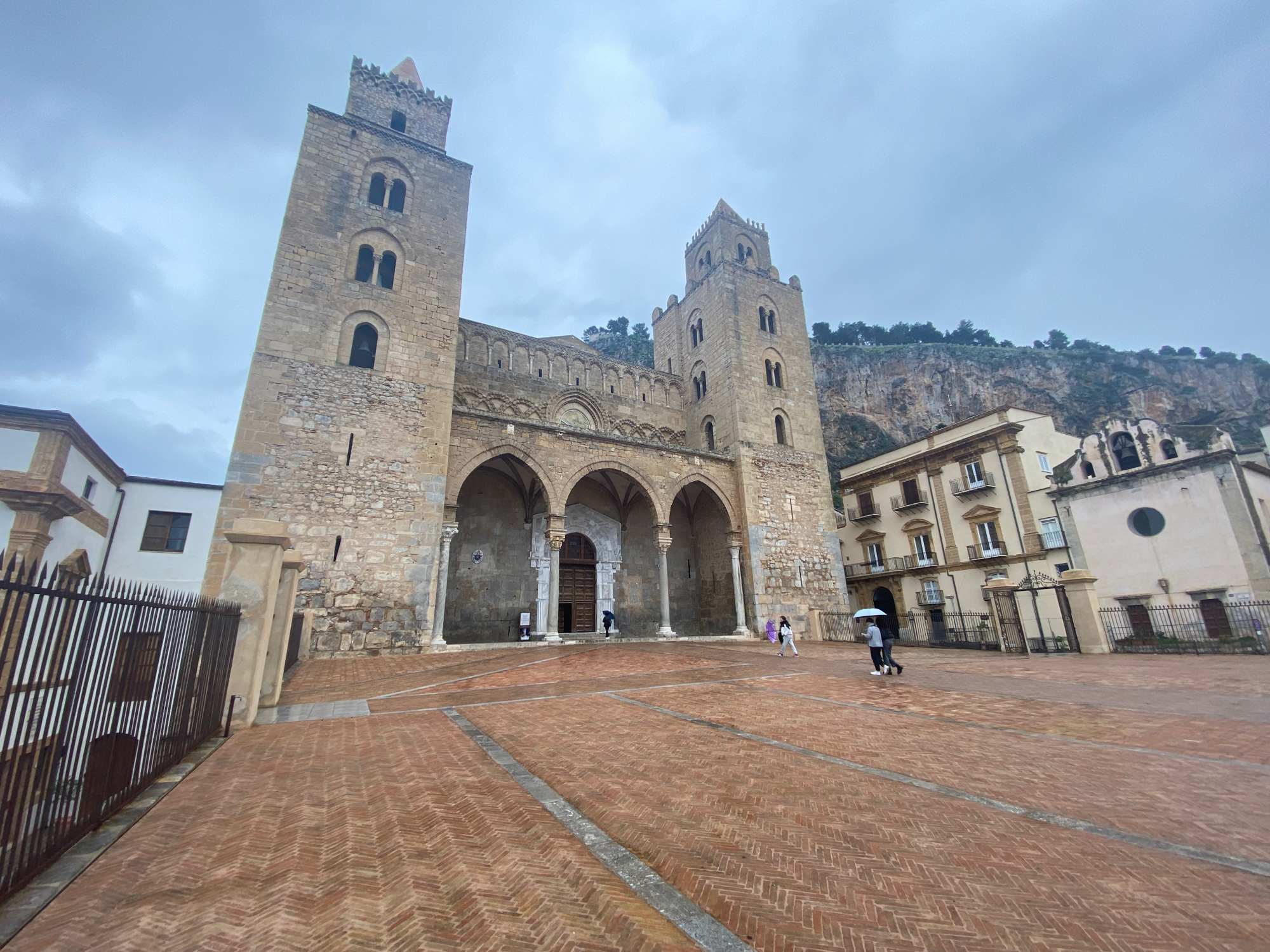 Duomo di Cefalù: la guida storica, architettonica e iconografica più completa